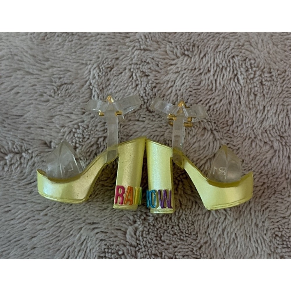 2021‎ Rainbow High Deluxe Fashion Closet Yellow Shoes